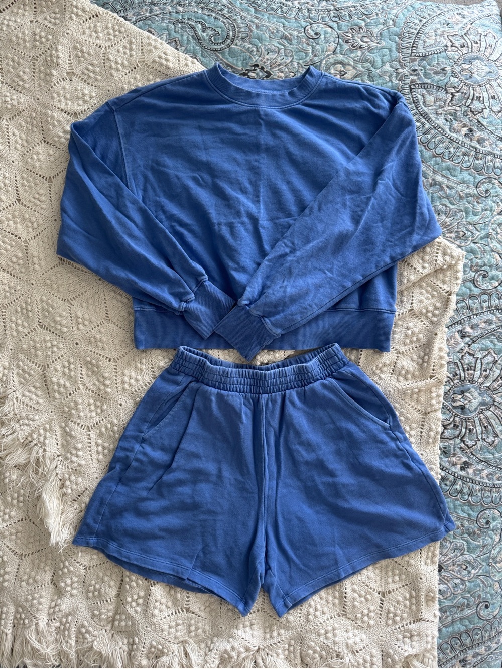 Old Navy Blue Women's Pull-On High Rise Shorts and Cropped Crewneck Set